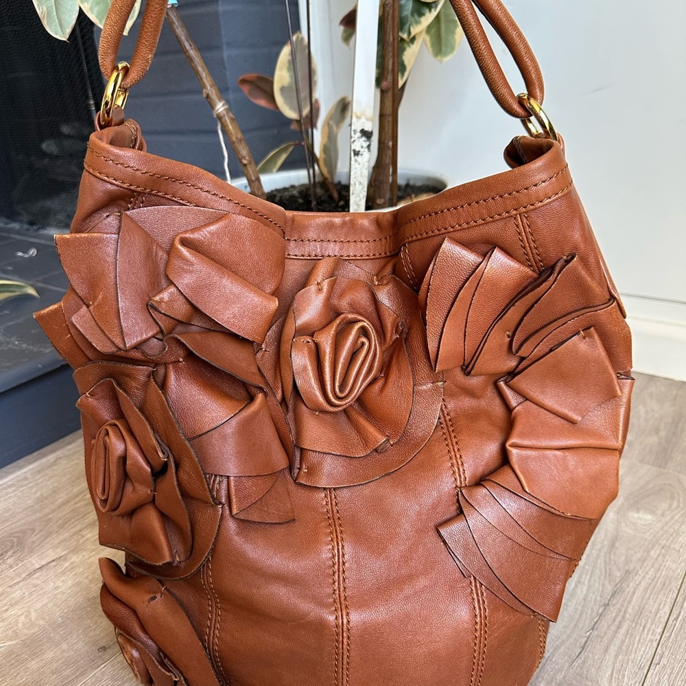 Beautiful, Leather Handbag with Floral Design - Picture 3 of 15